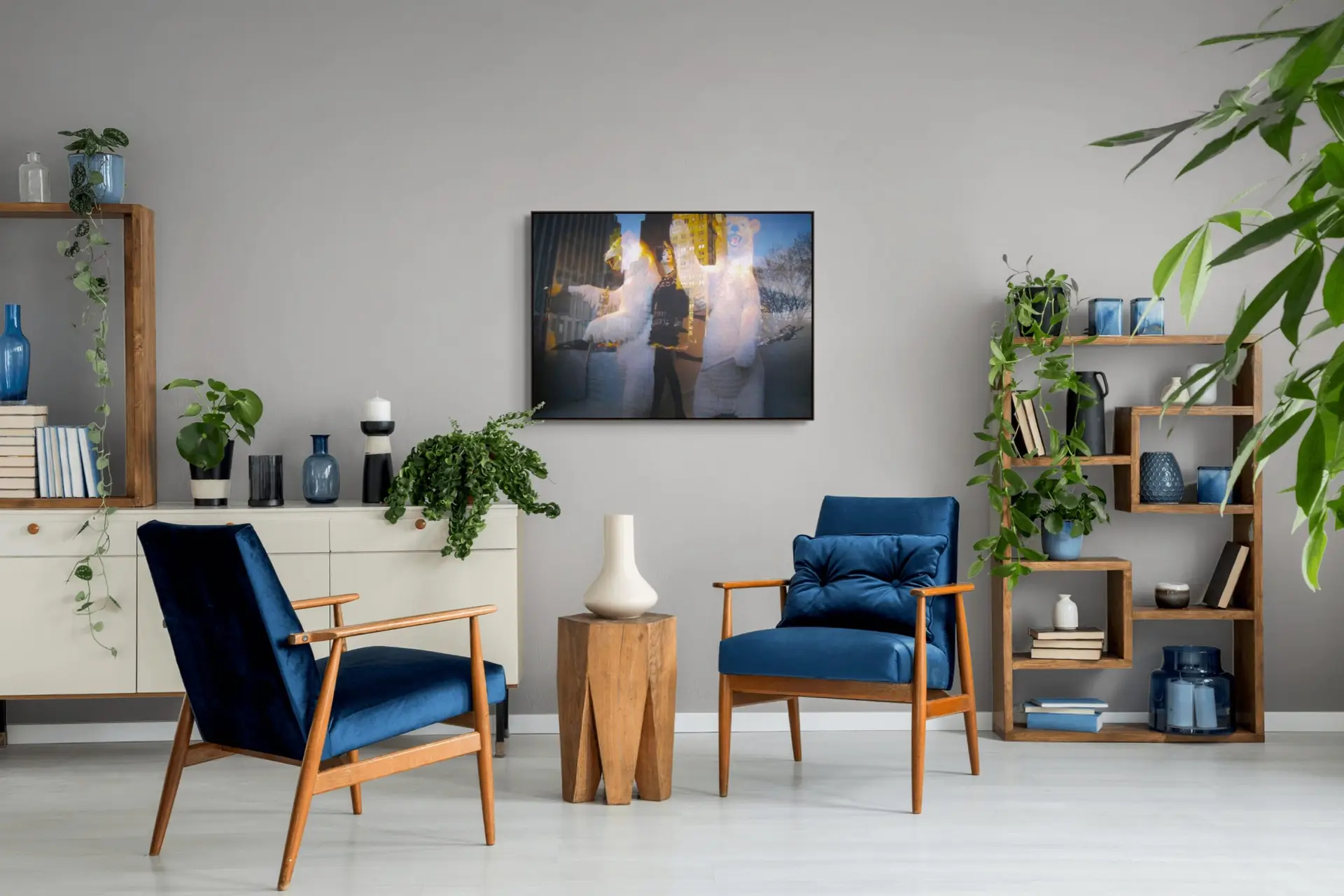 Polar Bear Salut - Image 6